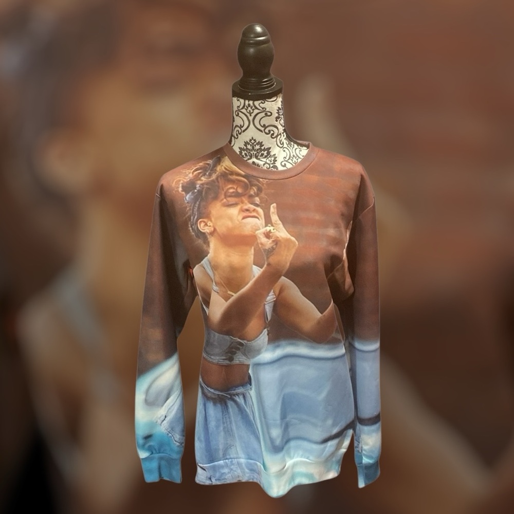 New Rihanna Graphic print Sweatshirt Size XL Unisex